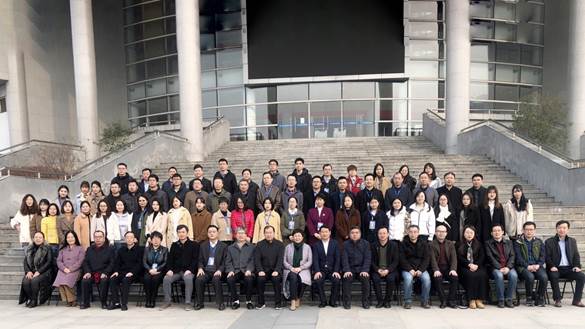 图片包含 建筑物, 人员, 群组, 户外描述已自动生成